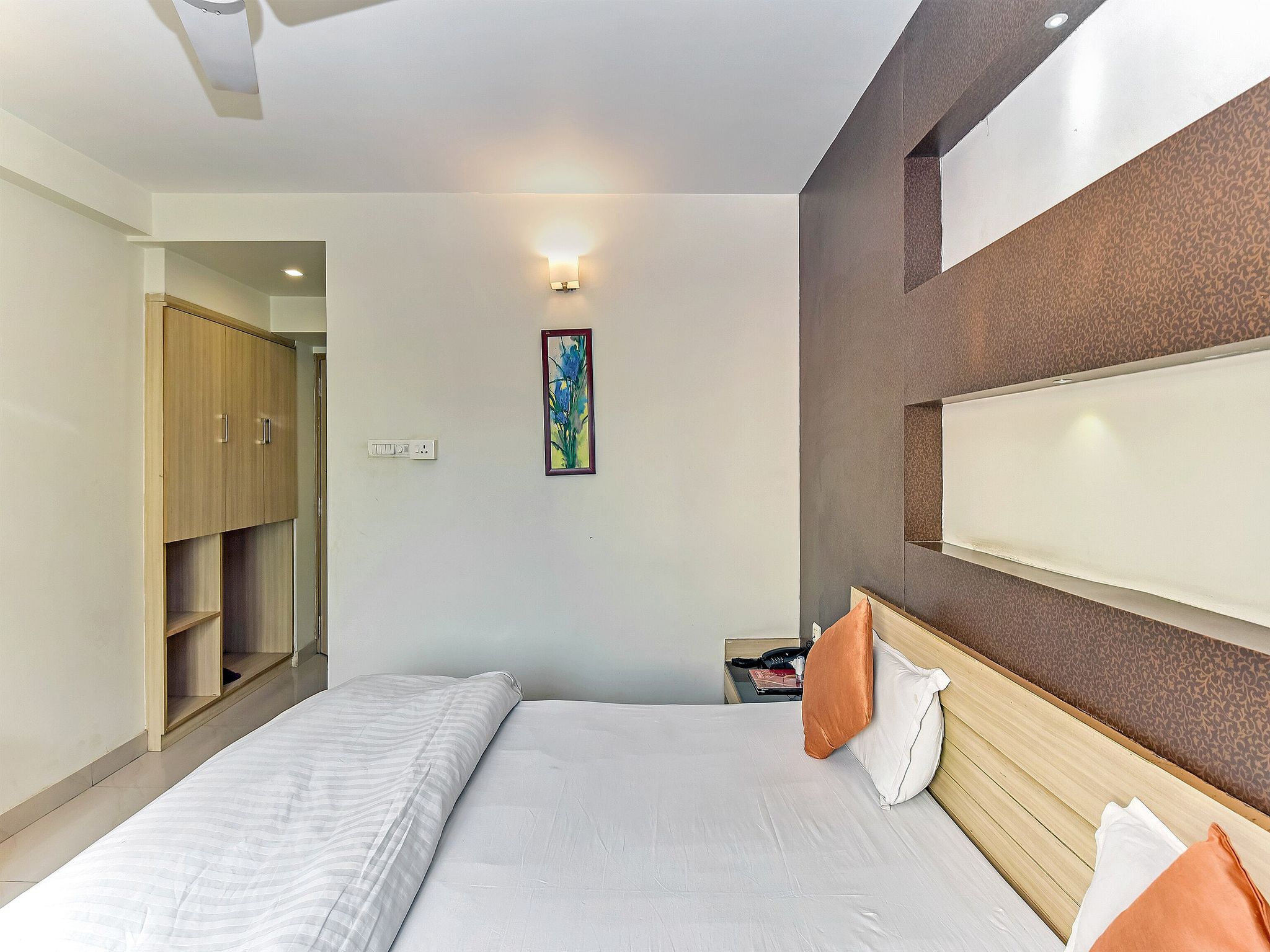 Hotel Mayuri Deluxe Room - Double Occupancy 4