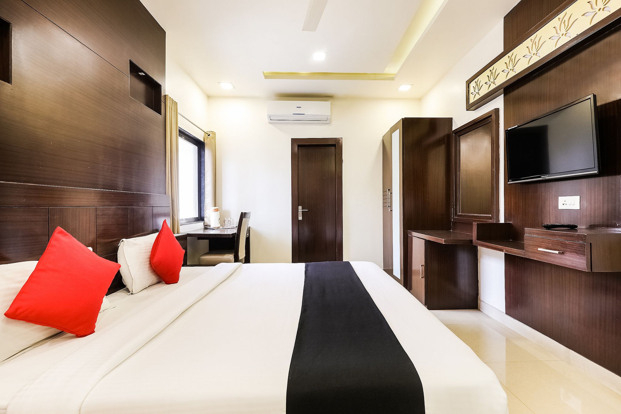 Super Townhouse Lalghati Near Airport Classic 9