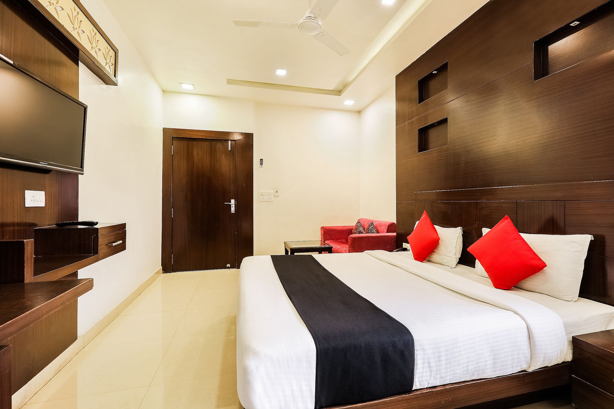 Super Townhouse Lalghati Near Airport Classic 13