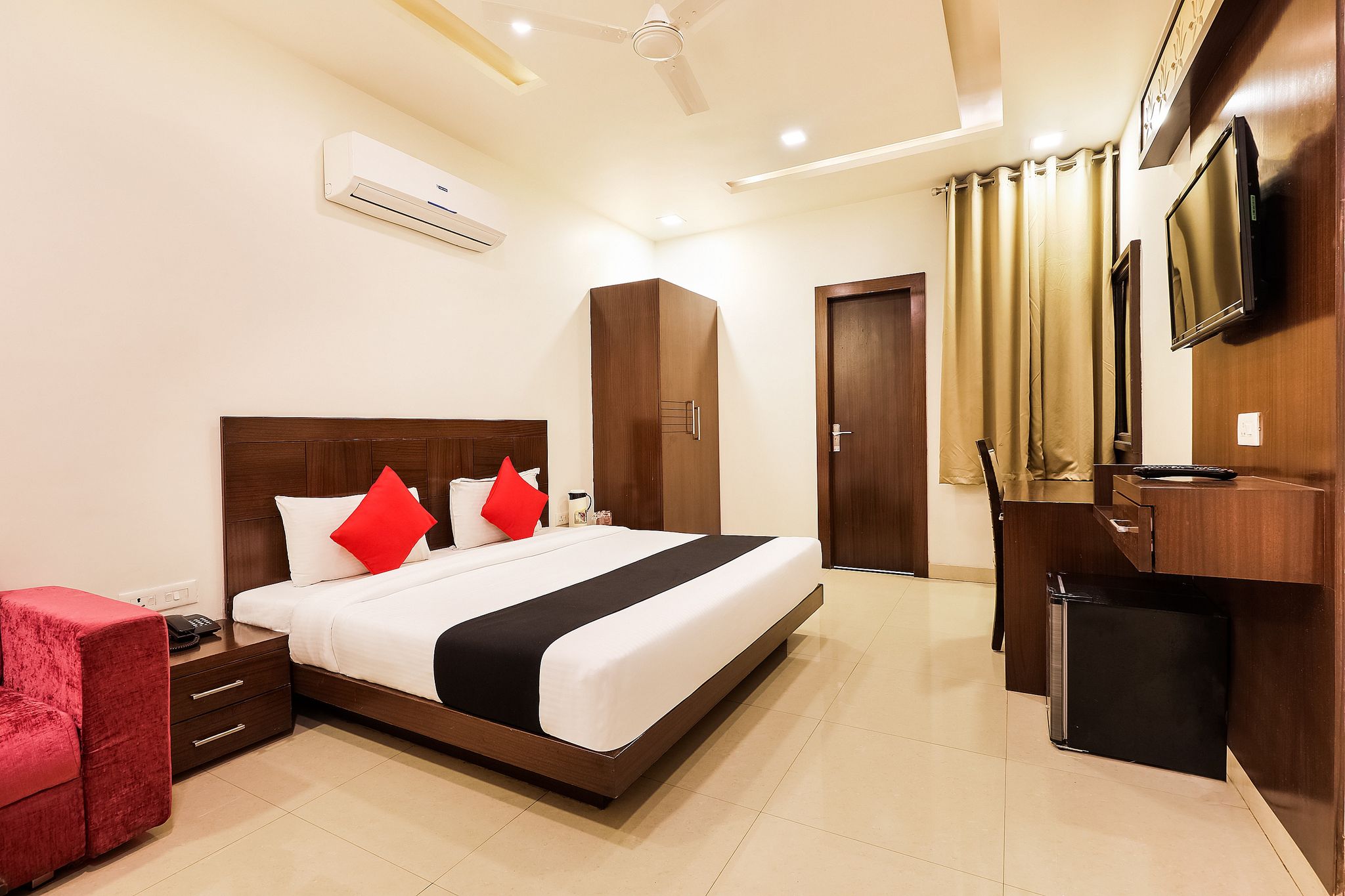 Super Townhouse Lalghati Near Airport Classic 7