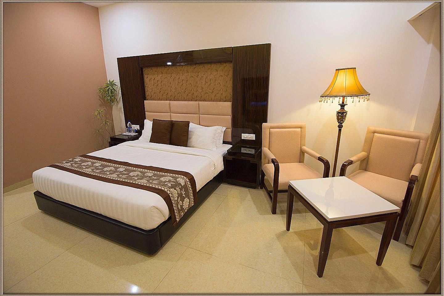 The Celestial Park club room twin bed 3