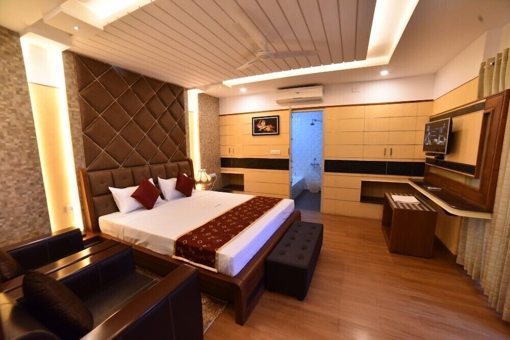 Hotel Vashanth Krishna STANDARD ROOM