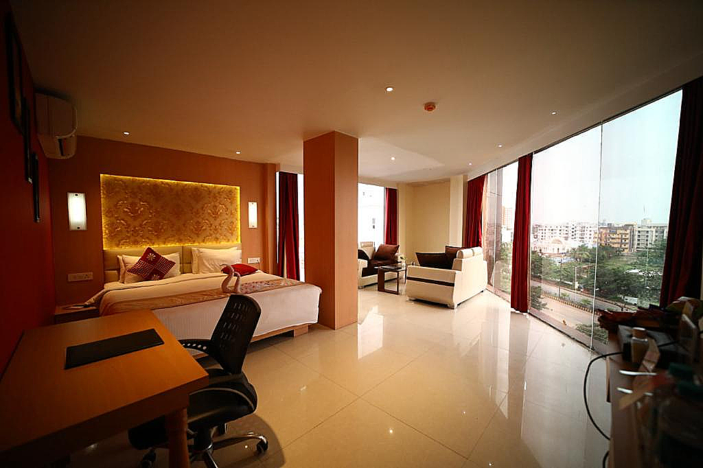 The Red Velvet Hotel Patna Red Velvet Suite 2