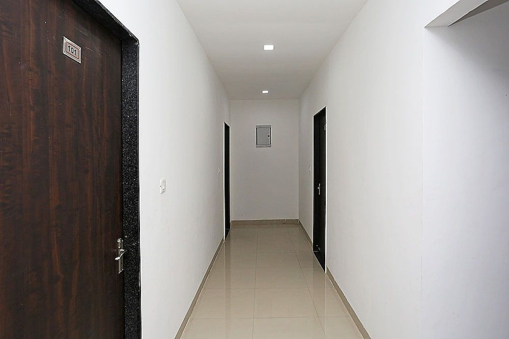 undefined OYO 10718 White Oak Hotel 4