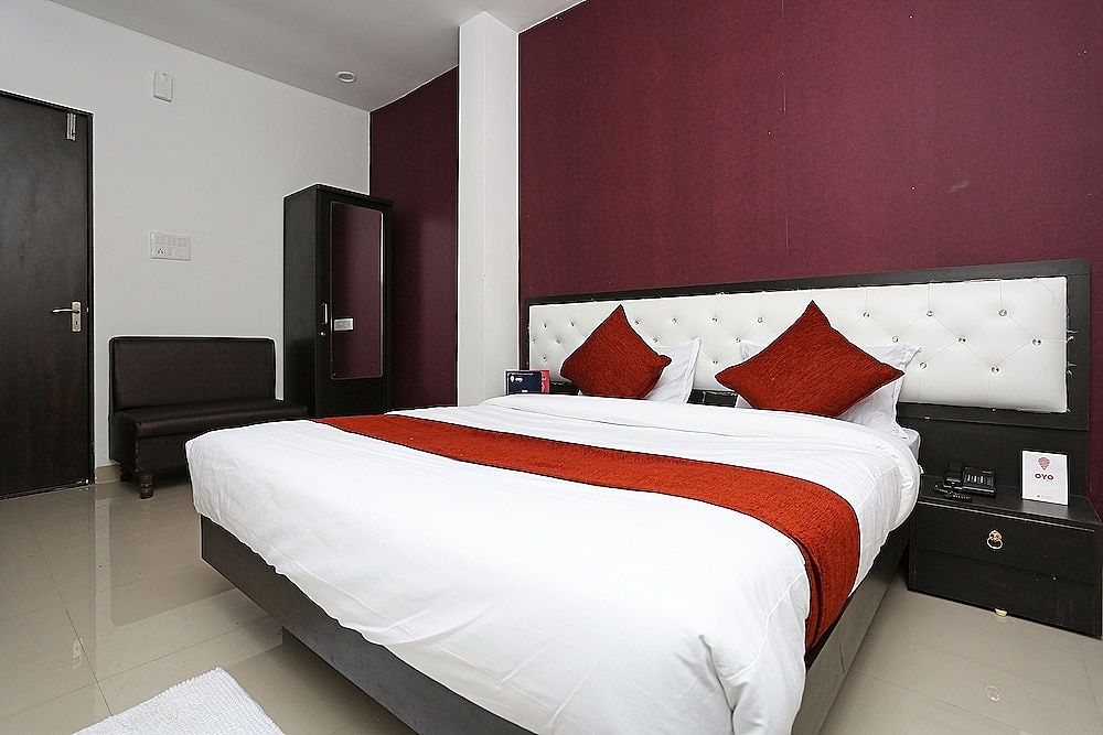 undefined OYO 10718 White Oak Hotel 7