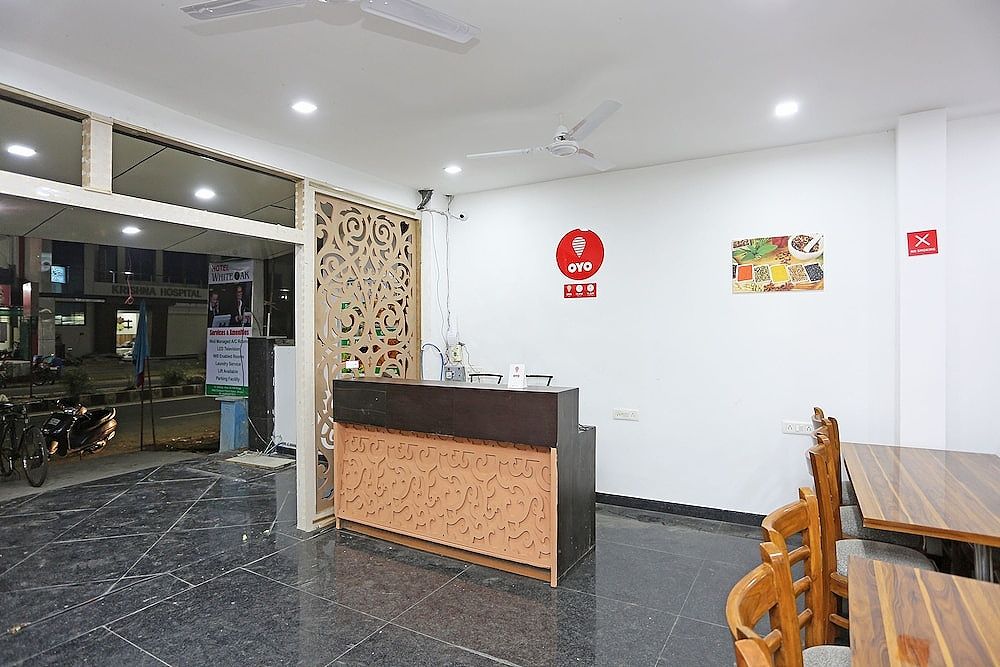 undefined OYO 10718 White Oak Hotel 3