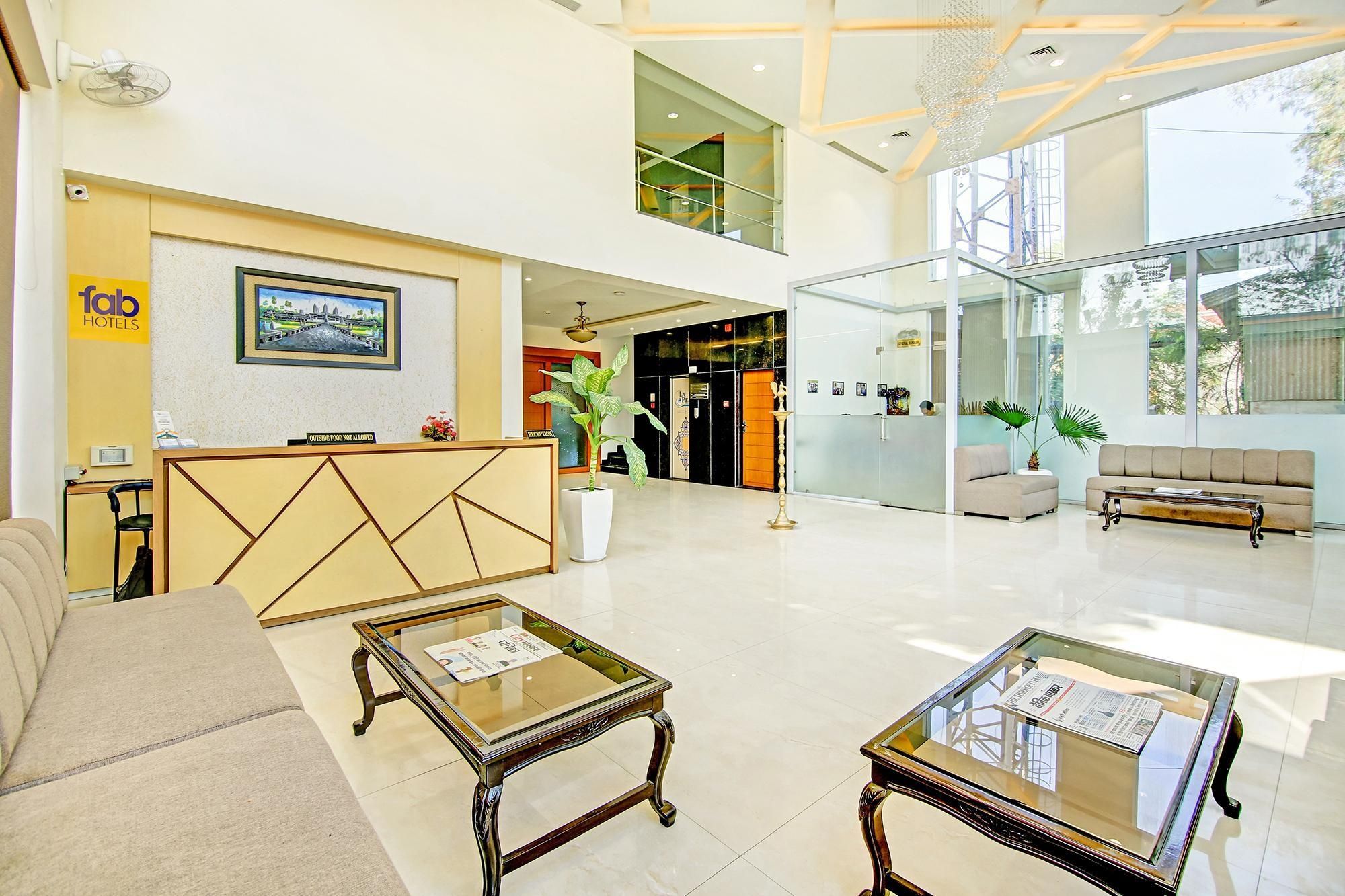 undefined La Pearl 2