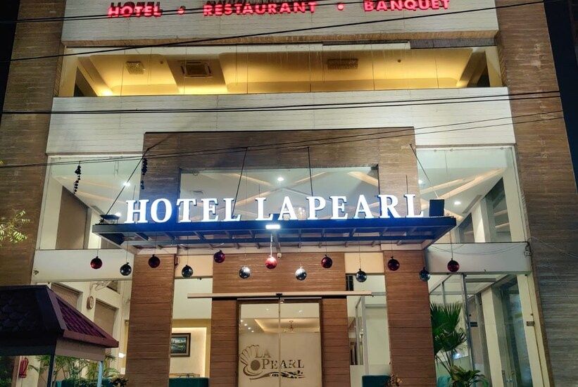 undefined La Pearl 6