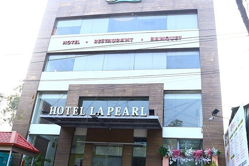 undefined La Pearl 8