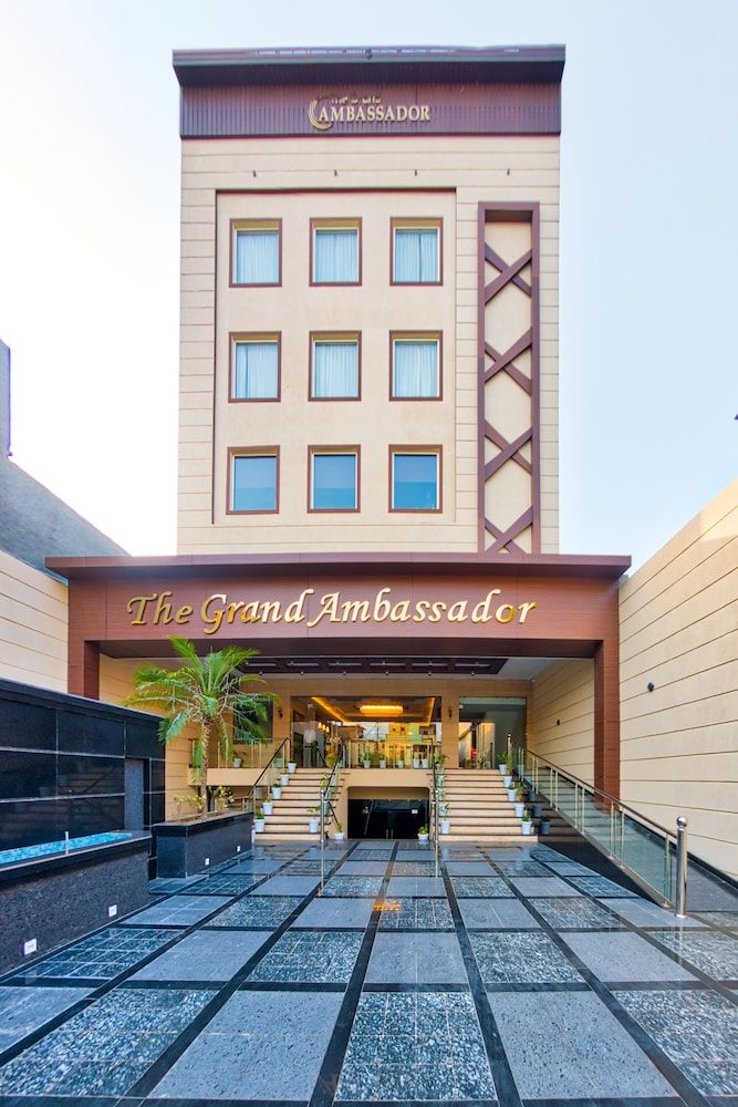 Hotel The Grand Ambassador