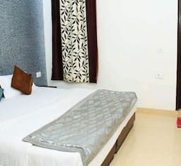 Maan Hotel And Restaurant Standard AC Room 5