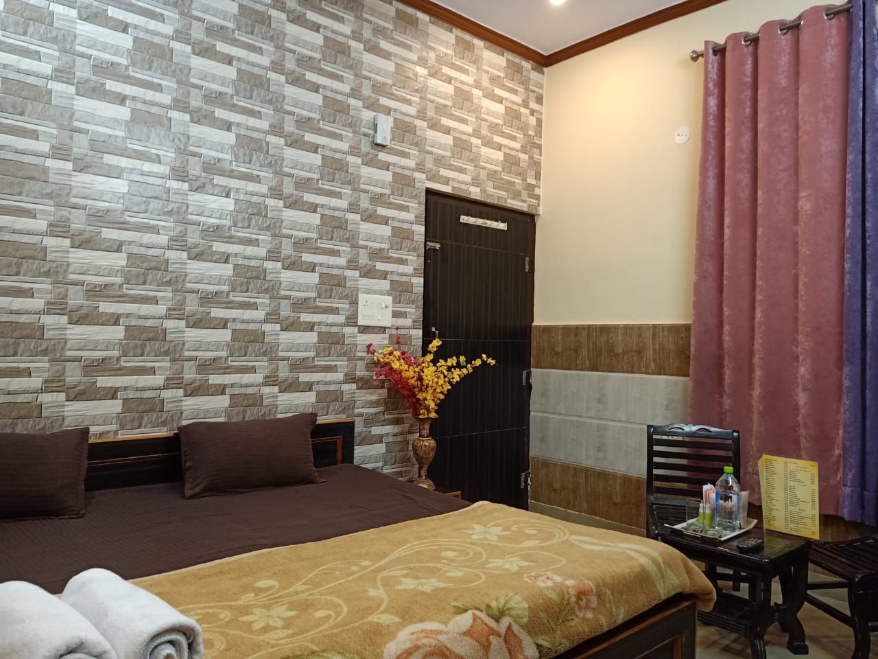 Maan Hotel And Restaurant Standard AC Room 6