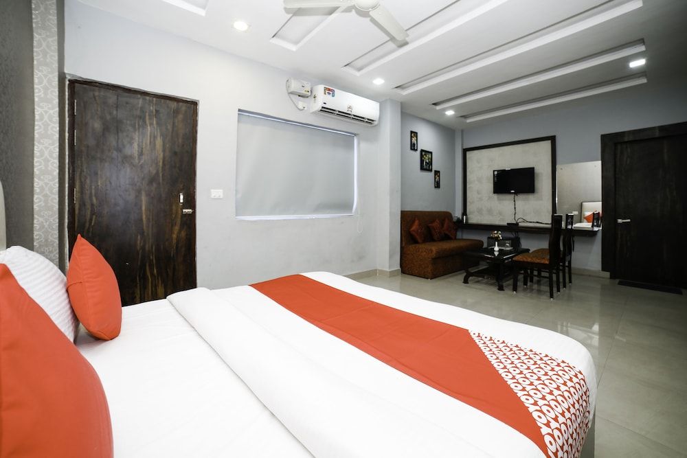 OYO 29773 C P Palace Double or Twin Room 10