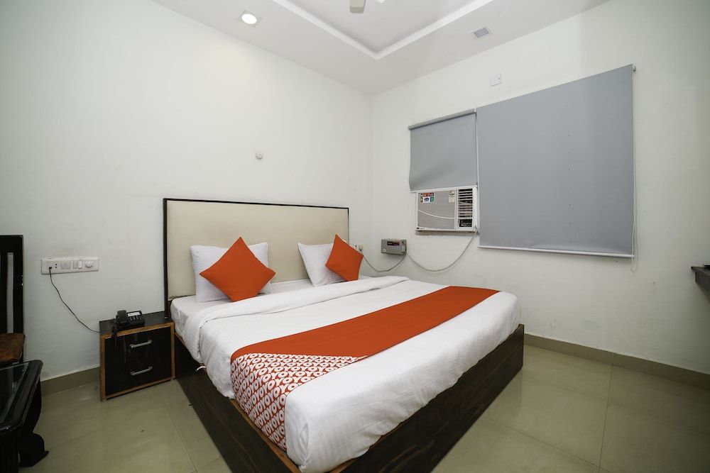 OYO 29773 C P Palace Double or Twin Room 12