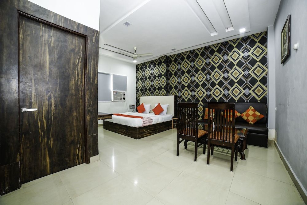 OYO 29773 C P Palace Double or Twin Room 4