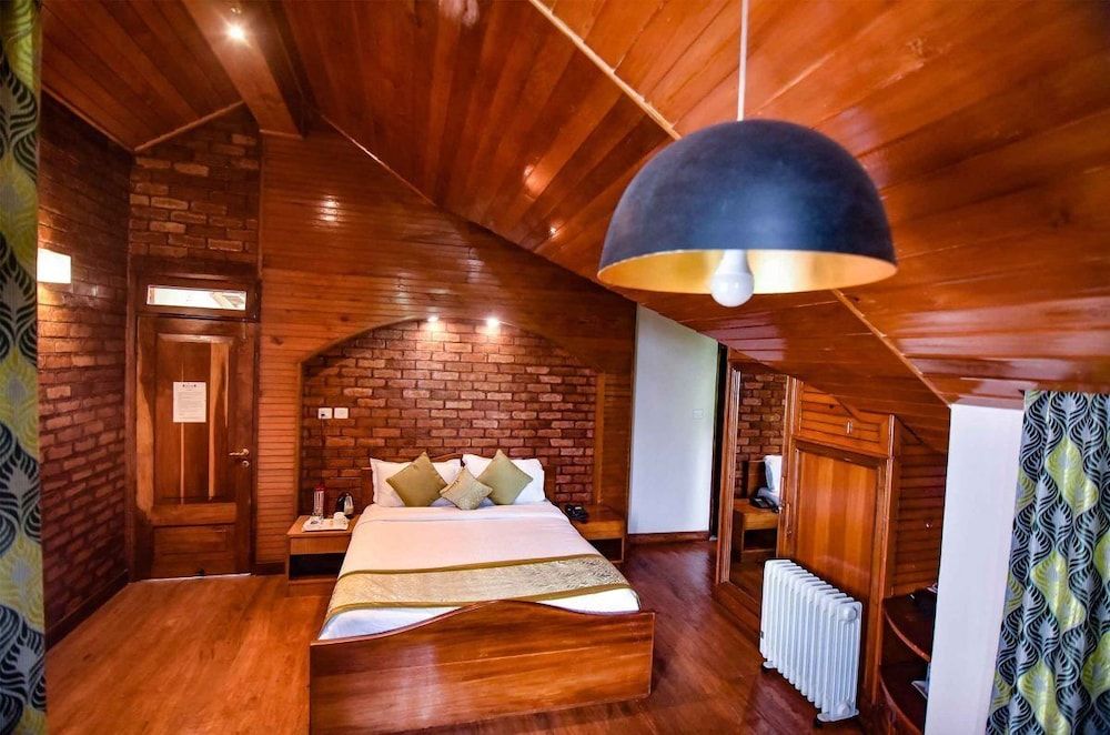 Cedar Inn Deluxe Room