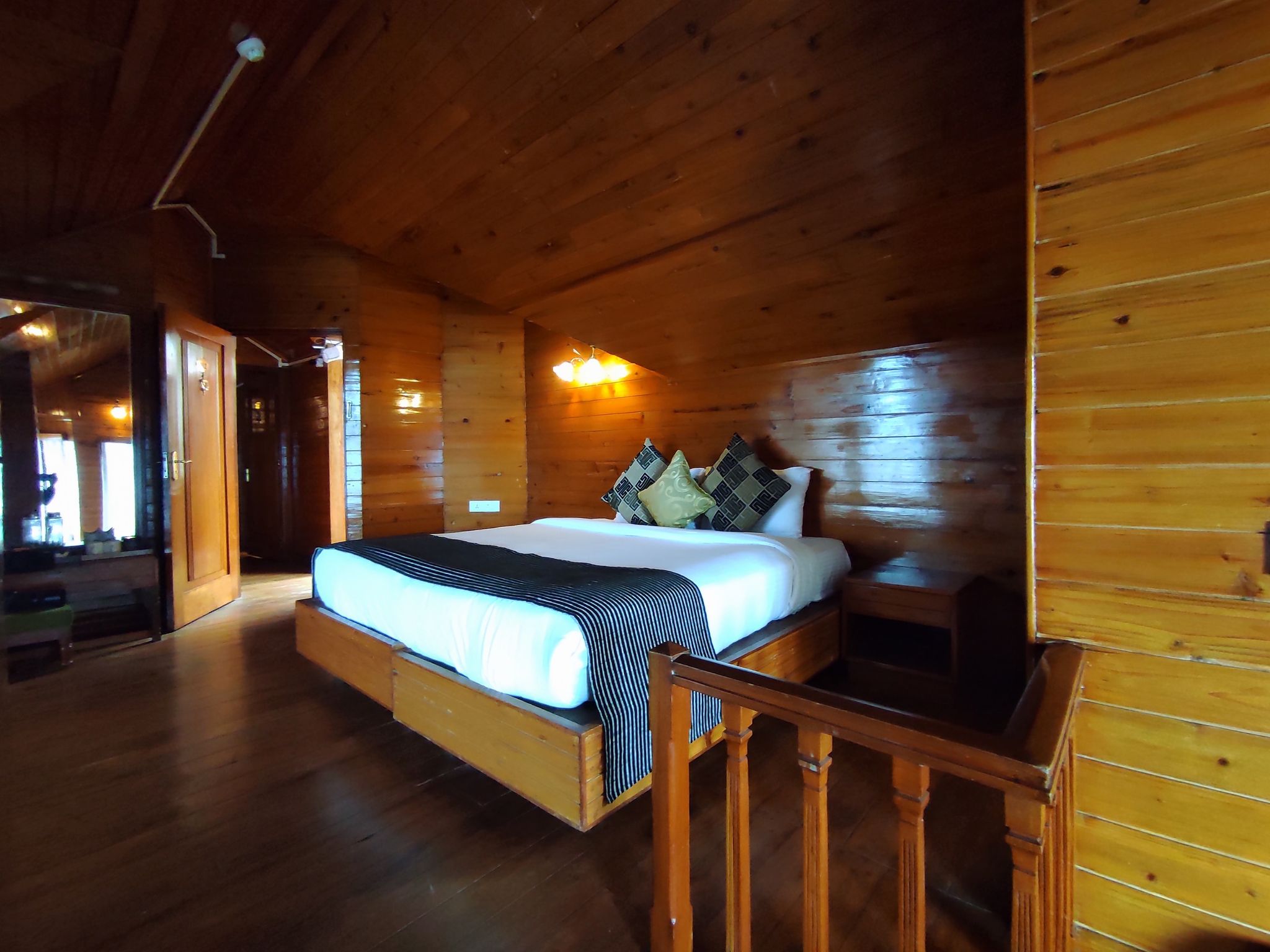 Cedar Inn Deluxe Room