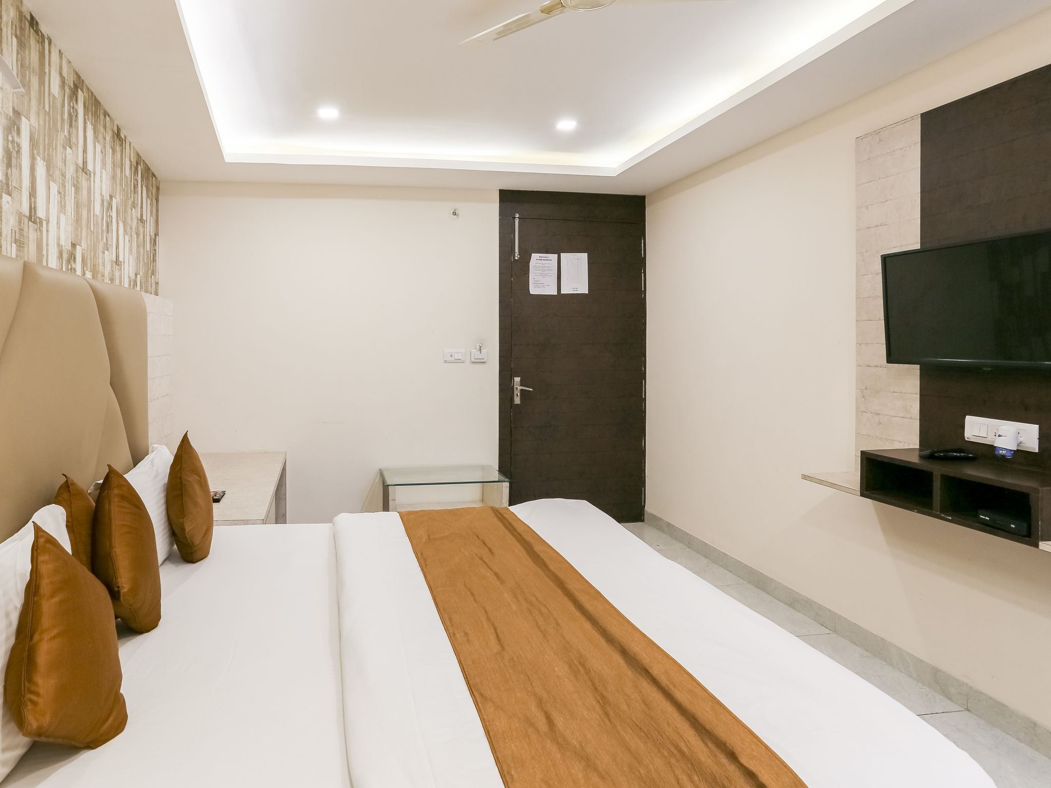 Hotel K3 Club Residency Executive AC Room with Work Desk 5