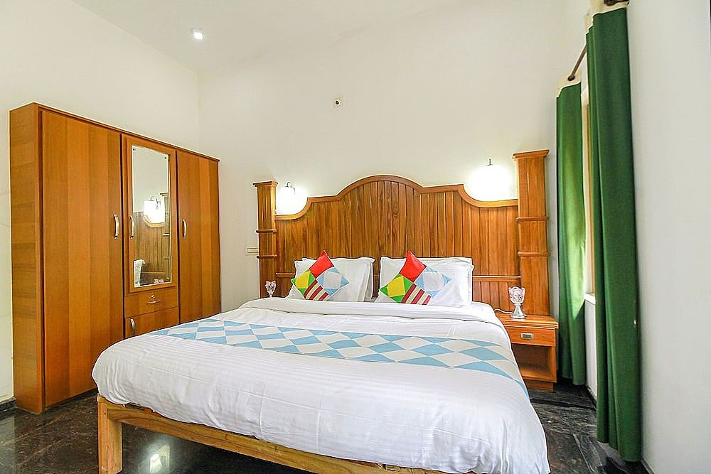 OYO Home 26987 Exotic Stay Standard Room 2