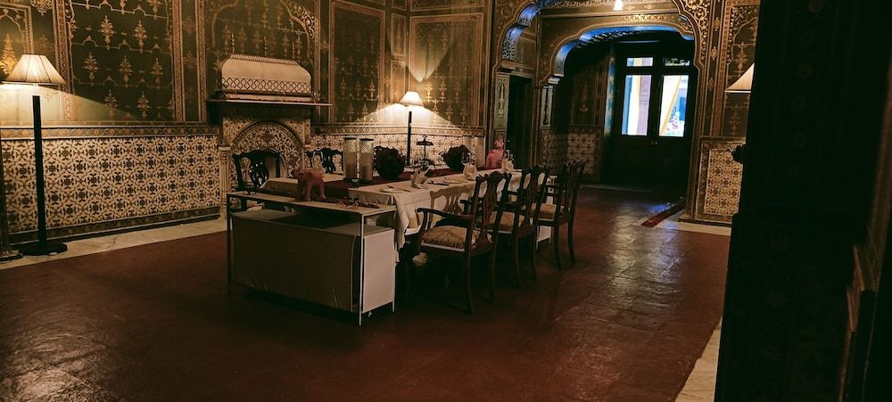 Food & Dining