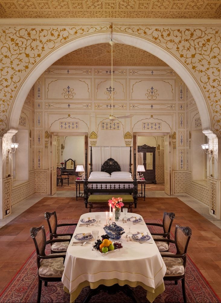 Food & Dining
