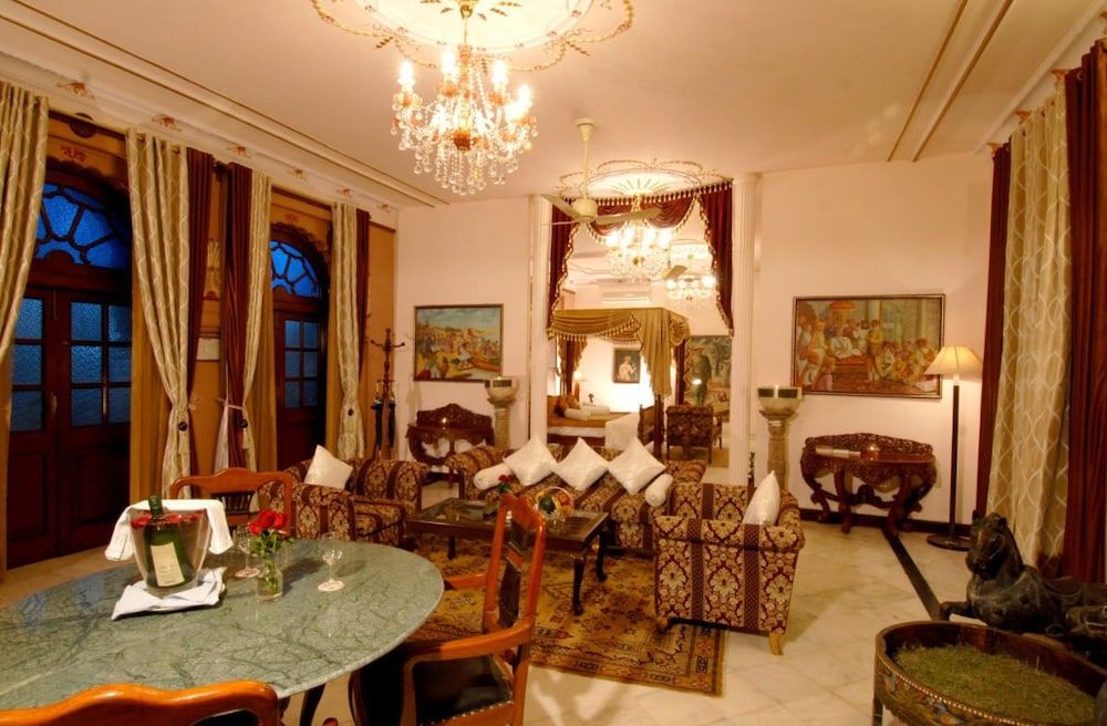 Food & Dining