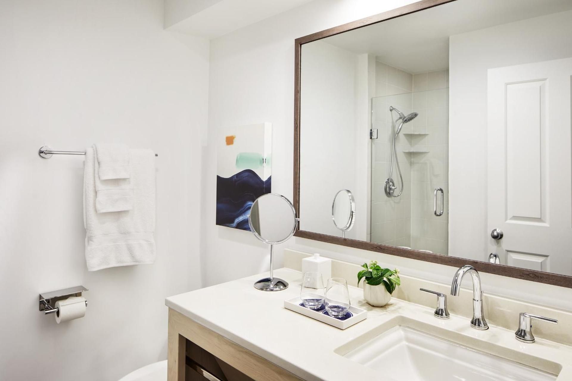 Parrot Key Hotel & Villas Queen Room with 2 Queen Beds 2