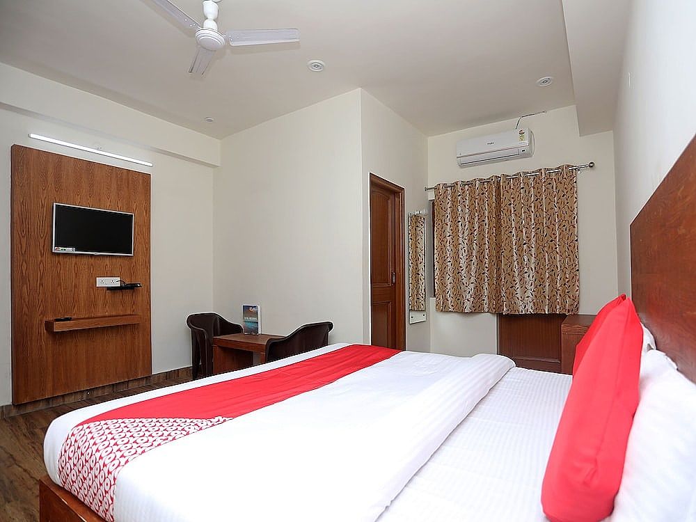 undefined OYO 18347 Hotel Mountain Inn 10