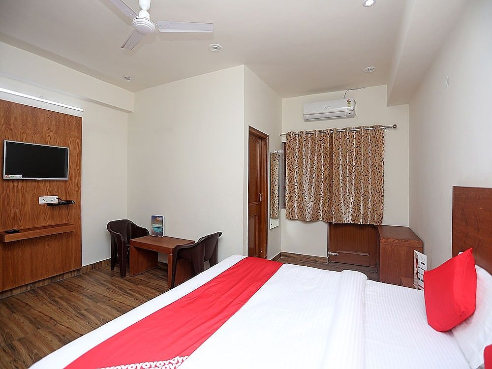 undefined OYO 18347 Hotel Mountain Inn 8