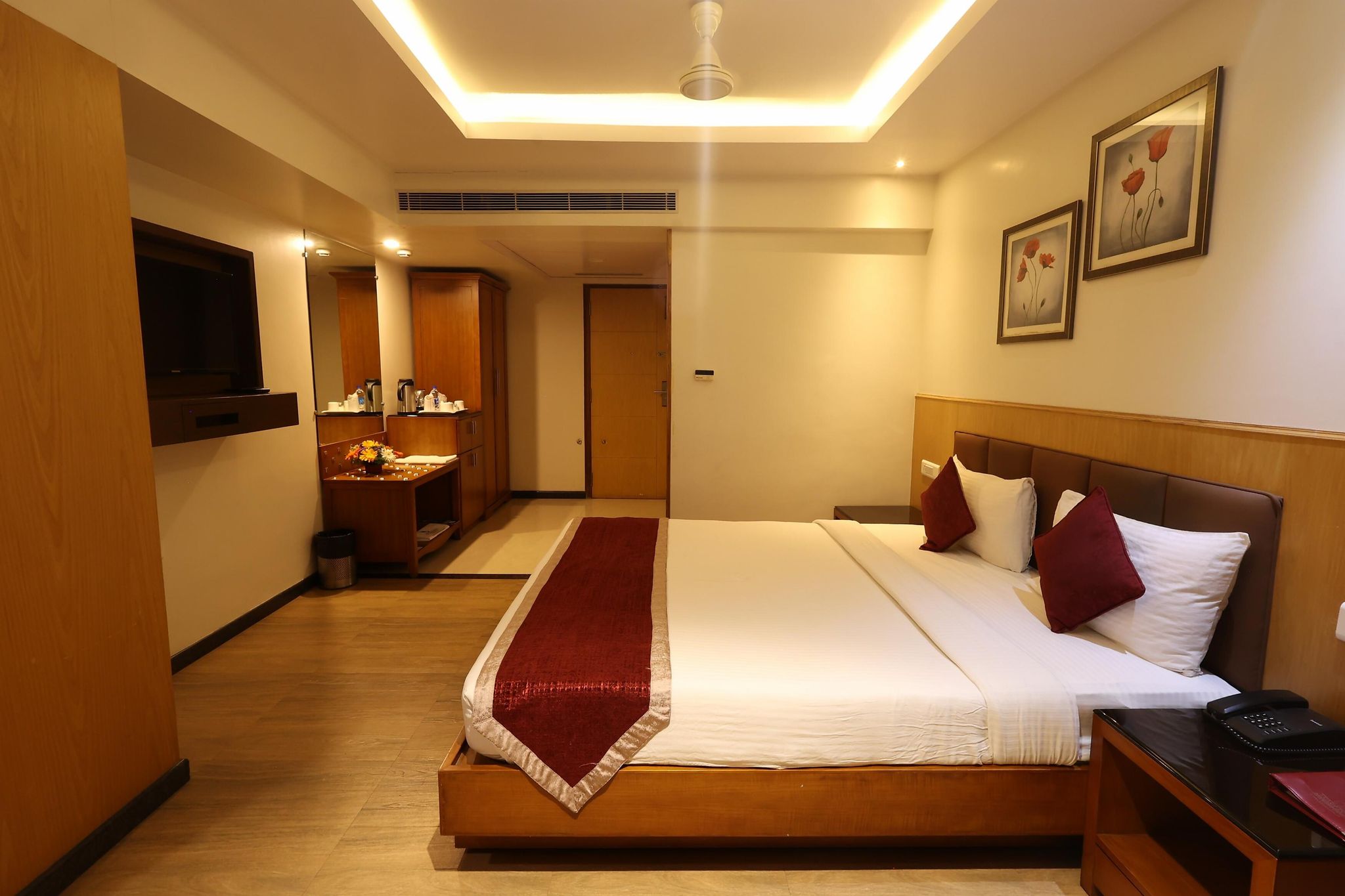 Akash Inn Deluxe Room 8