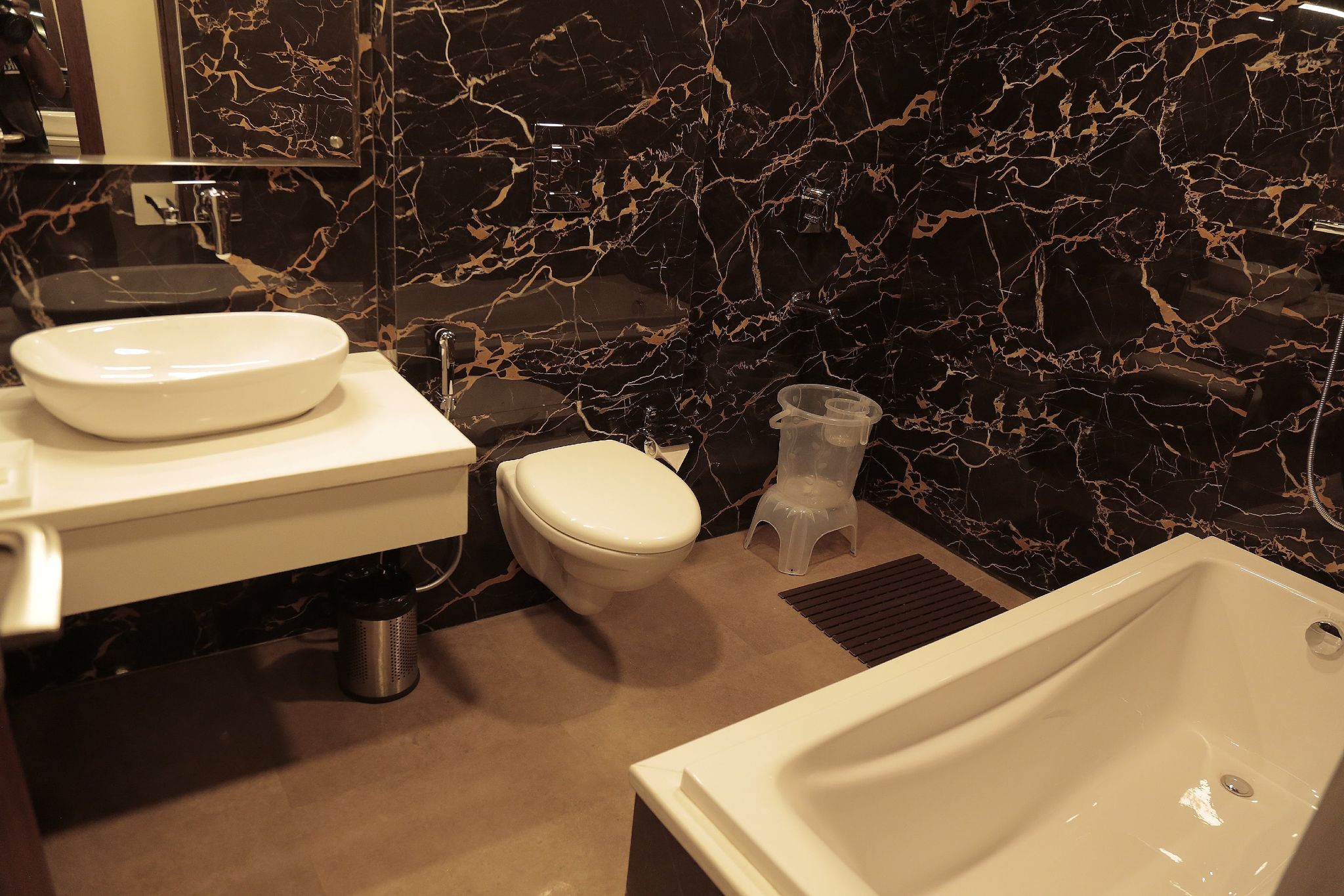 Suite Room with Bath Tub