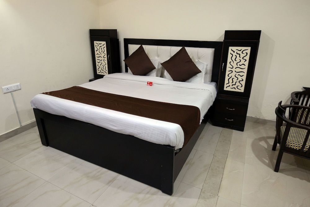 undefined OYO 8865 Hotel Baj Celebration 8