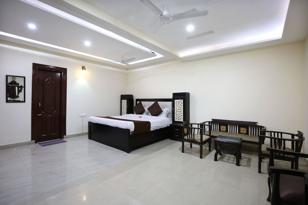 OYO 8865 Hotel Baj Celebration Double or Twin Room 12