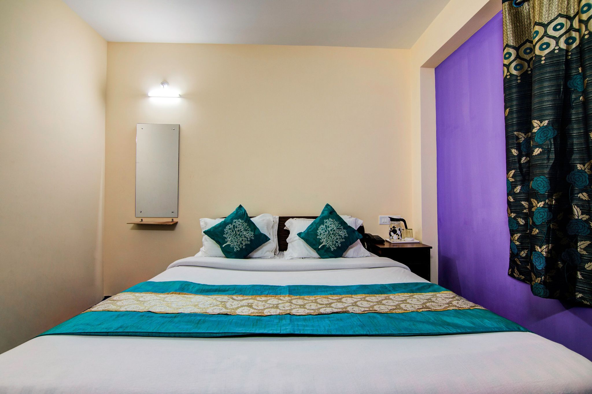 OYO Flagship 13580 The Queenz Classic Triple Room 5