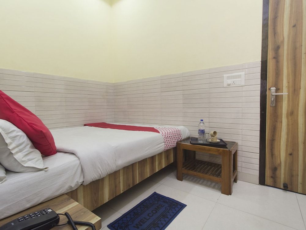 undefined OYO 16792 Bidhan Plaza 4