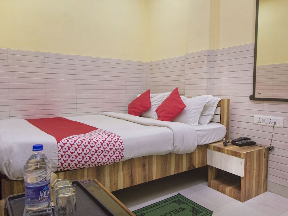 OYO 16792 Bidhan Plaza Double Room (Saver) 3