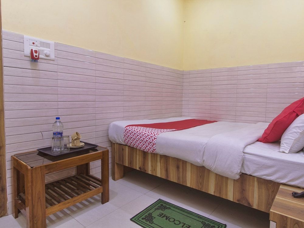 OYO 16792 Bidhan Plaza Double Room (Saver) 2