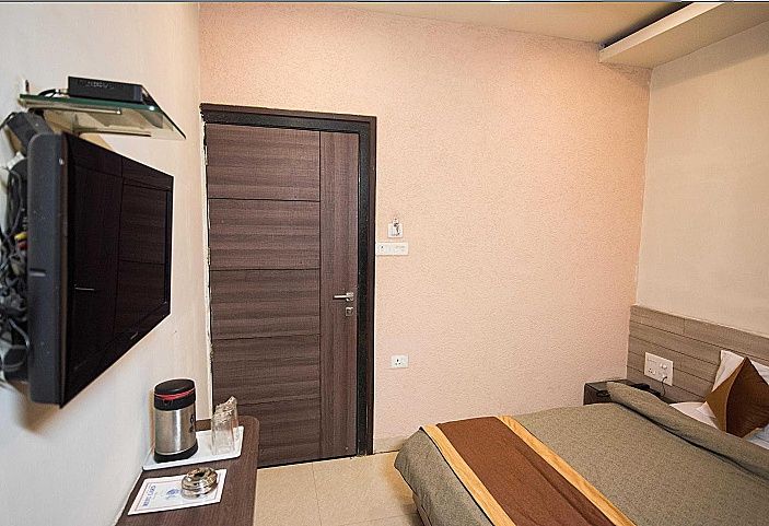 Hotel Brij Palace Deluxe Double AC Room 5