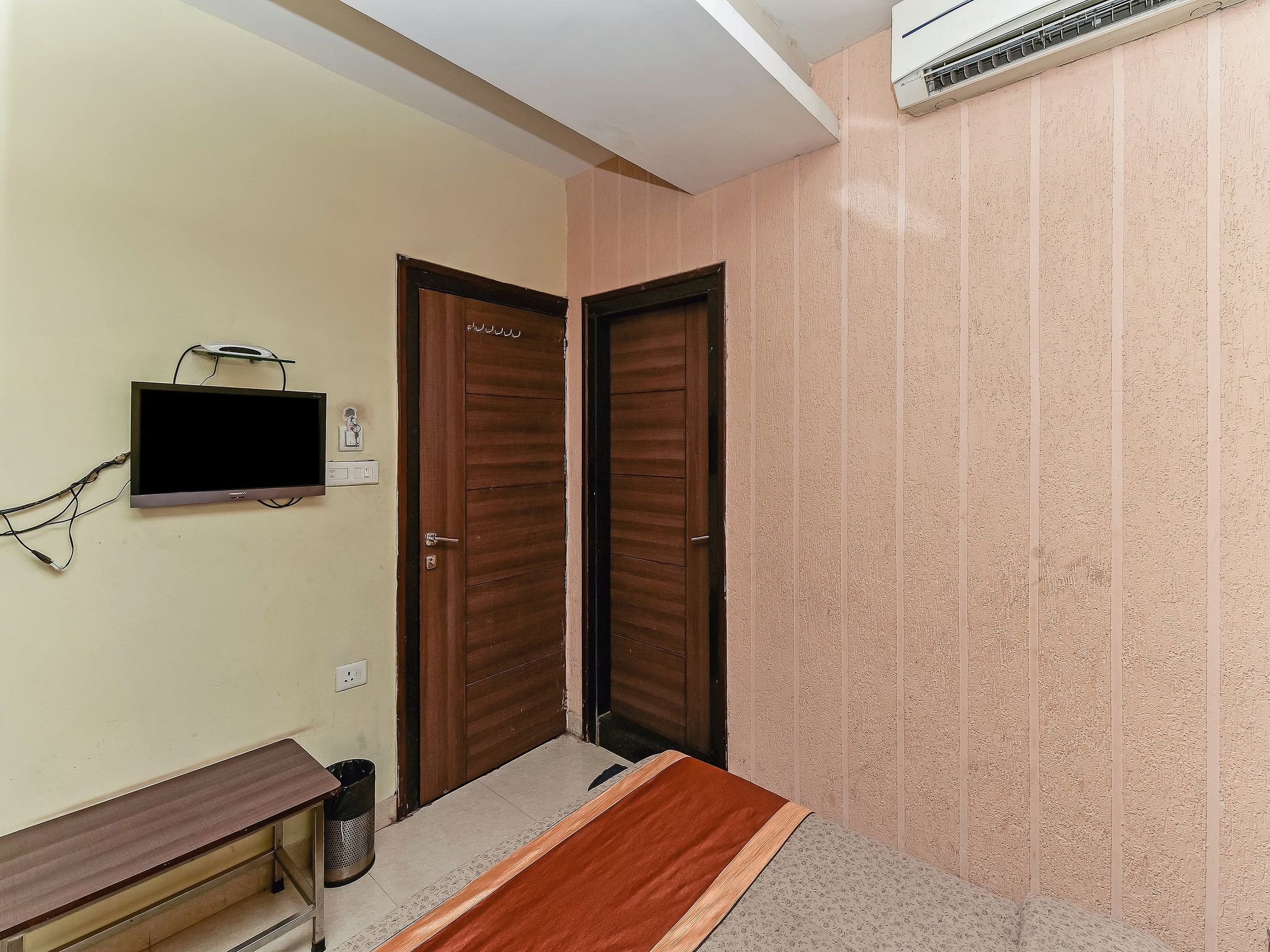 Hotel Brij Palace Deluxe Double AC Room 8