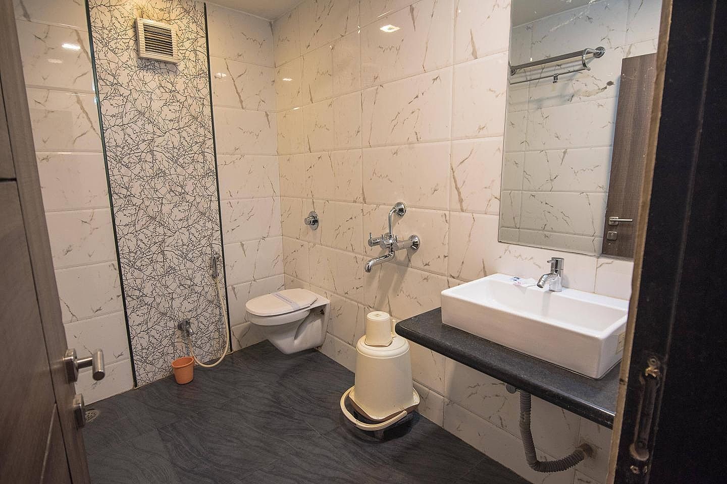 Hotel Brij Palace Deluxe Double AC Room 3