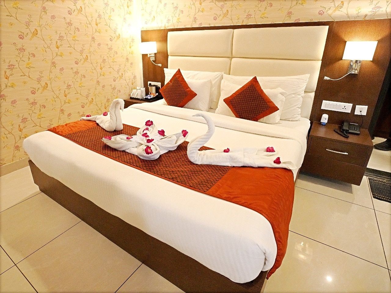 Honeymoon Suite Double Bed Ganga View