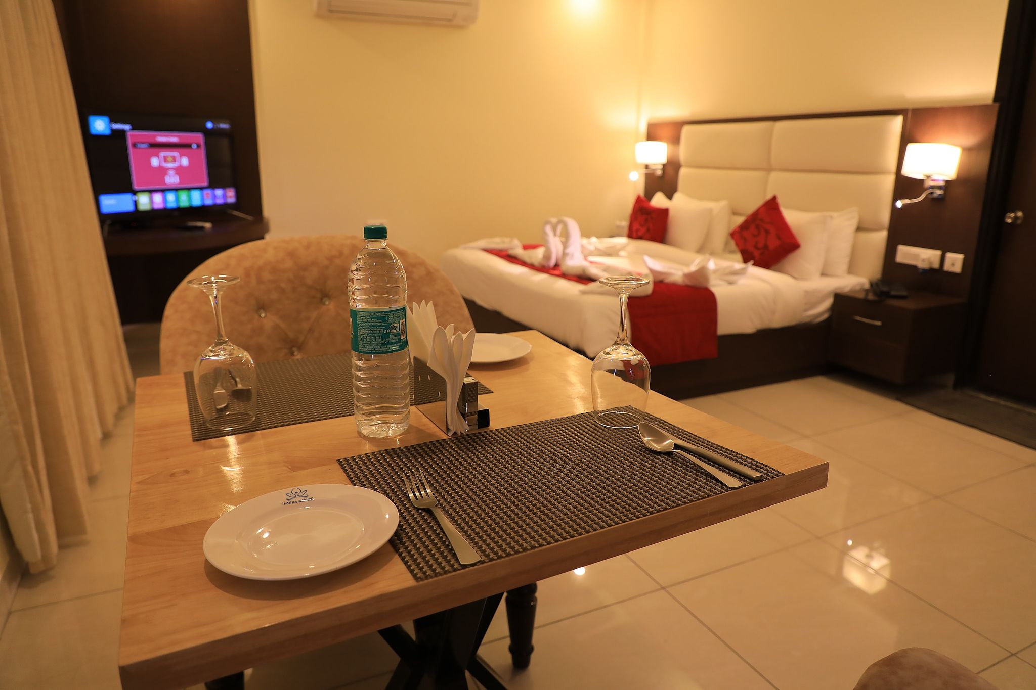 Honeymoon Suite Double Bed Ganga View