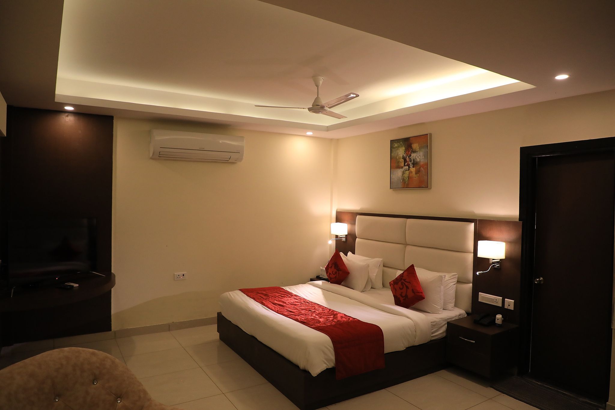 Honeymoon Suite Double Bed Ganga View