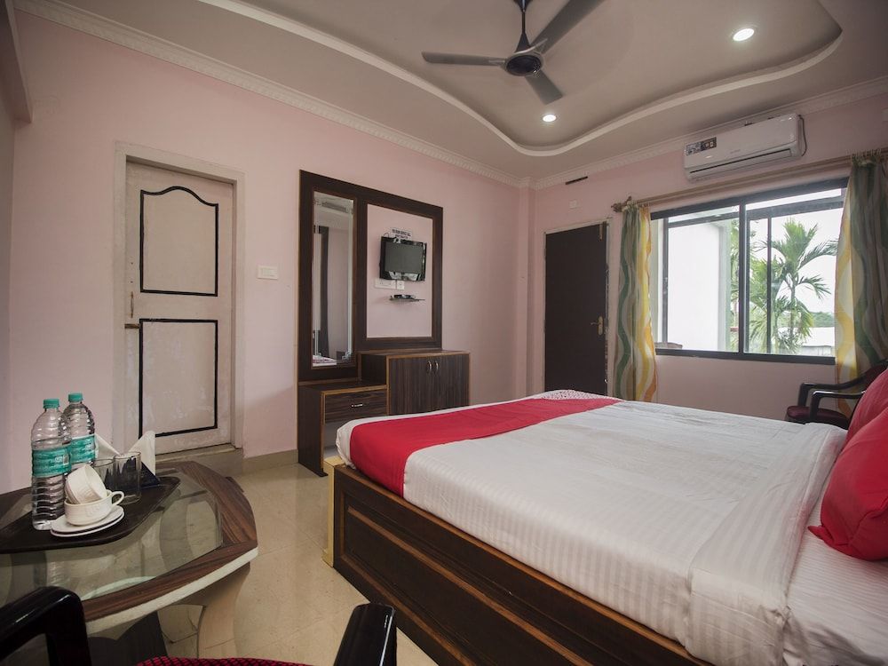 OYO 17215 Garg Residency Standard Room 8