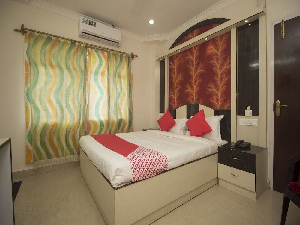 OYO 17215 Garg Residency Standard Room 12