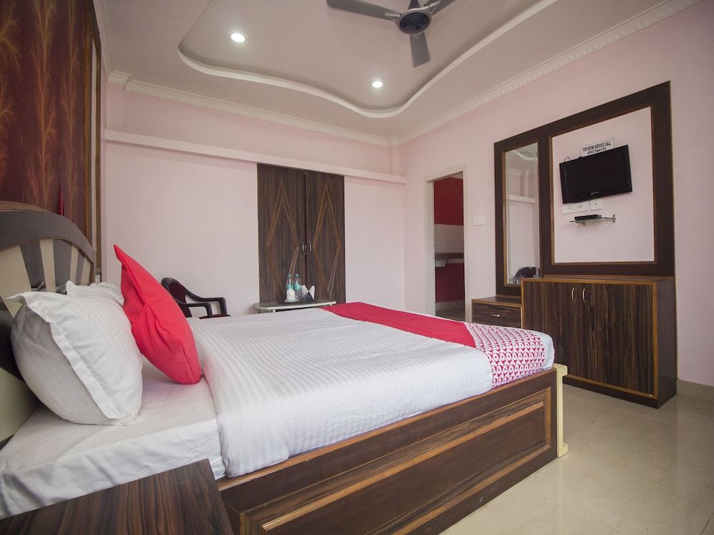 OYO 17215 Garg Residency Standard Room 7