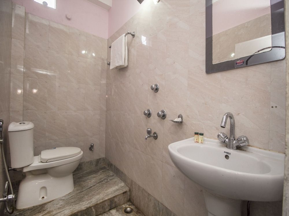 OYO 17215 Garg Residency Standard Room 13