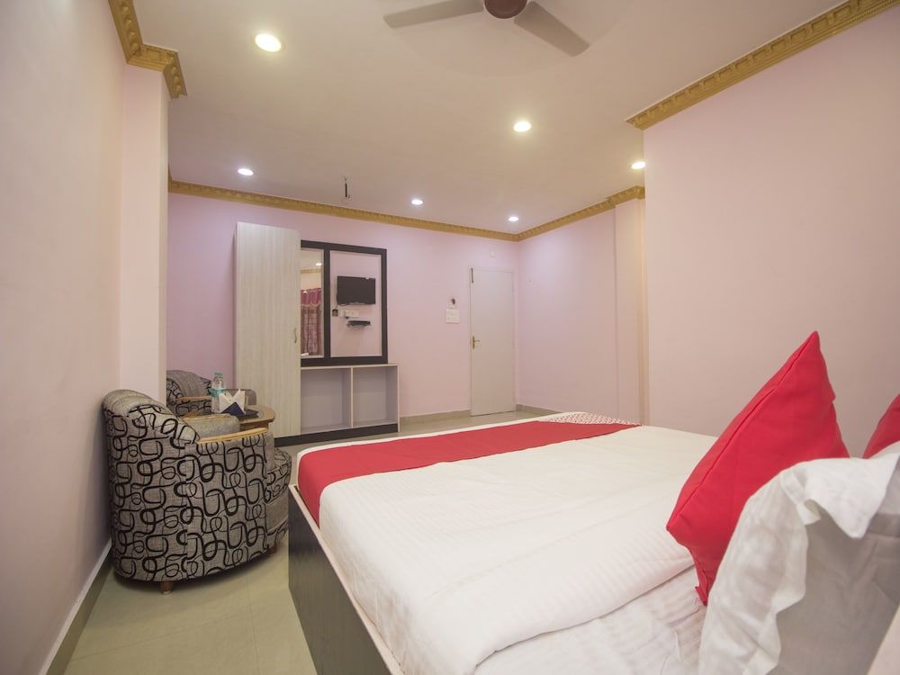 OYO 17215 Garg Residency Standard Room 4