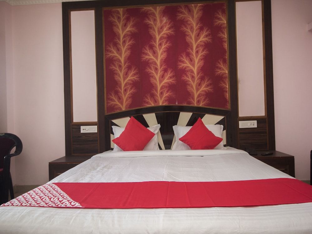 OYO 17215 Garg Residency Standard Room 6