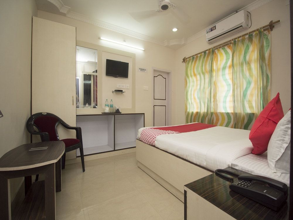 OYO 17215 Garg Residency Standard Room 9